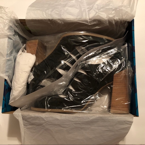 Seychelles black pointed suede laceup chunky pumps - Picture 7 of 8